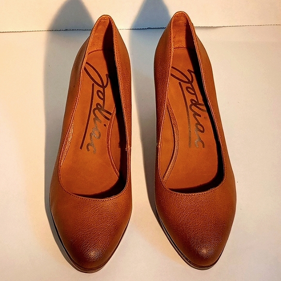 Zodiac Gloria Pumps - Picture 1 of 8